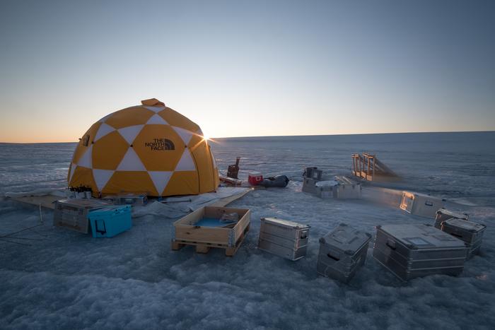 Laboratory tent