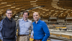 Researchers (L to R) Javier Pérez-Ramírez, András Bödi and Patrick Hemberger at the Swiss Light Source SLS