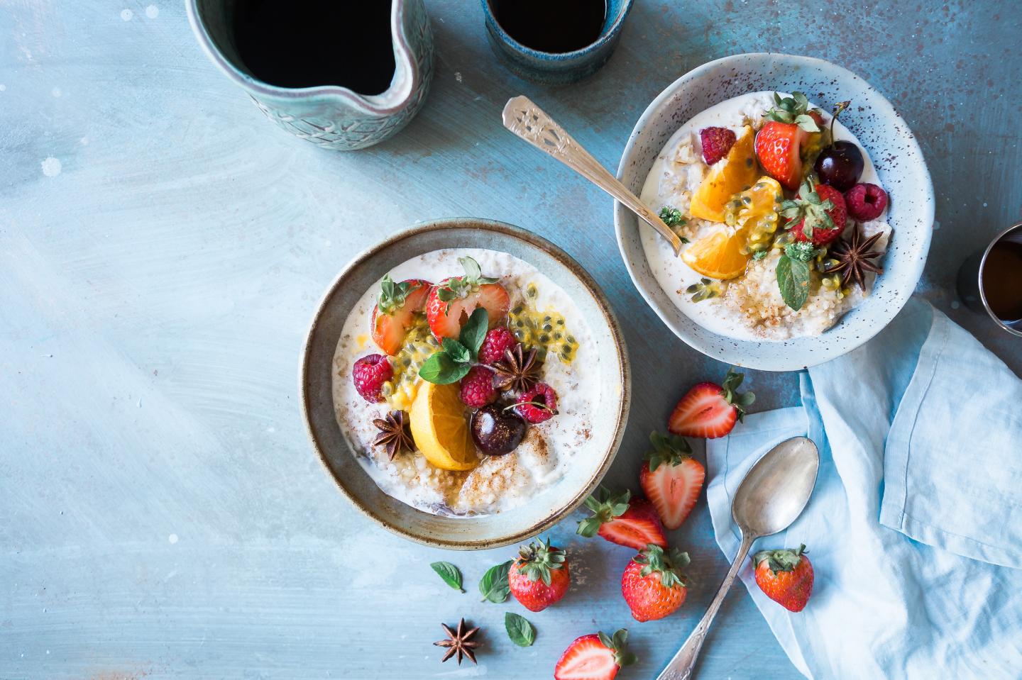 Breakfast bowl with oats and fruit