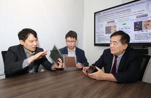 Professor Alex Jen and his research team