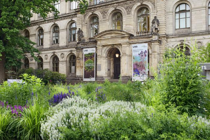 Pollinator Pathmaker LAS Edition in the forecourt of Museum Fürnaturkunde Berlin