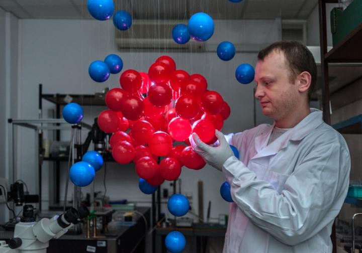 Chemical Matrices of Oscillating Droplets