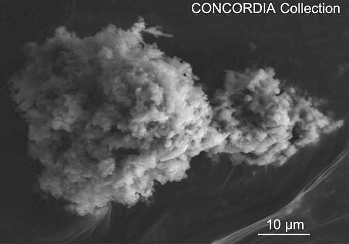 Micrographie électronique d'une micrométéorite Concordia extraite des neiges antarctiques à Dôme C.