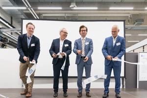 Ministry and KIT representatives at the ribbon-cutting ceremony for the new agile battery cell production system in the Karlsruhe Research Factory; guests from industry, academia and government were in attendance. Left to right: Stefan Jung, Federal Min