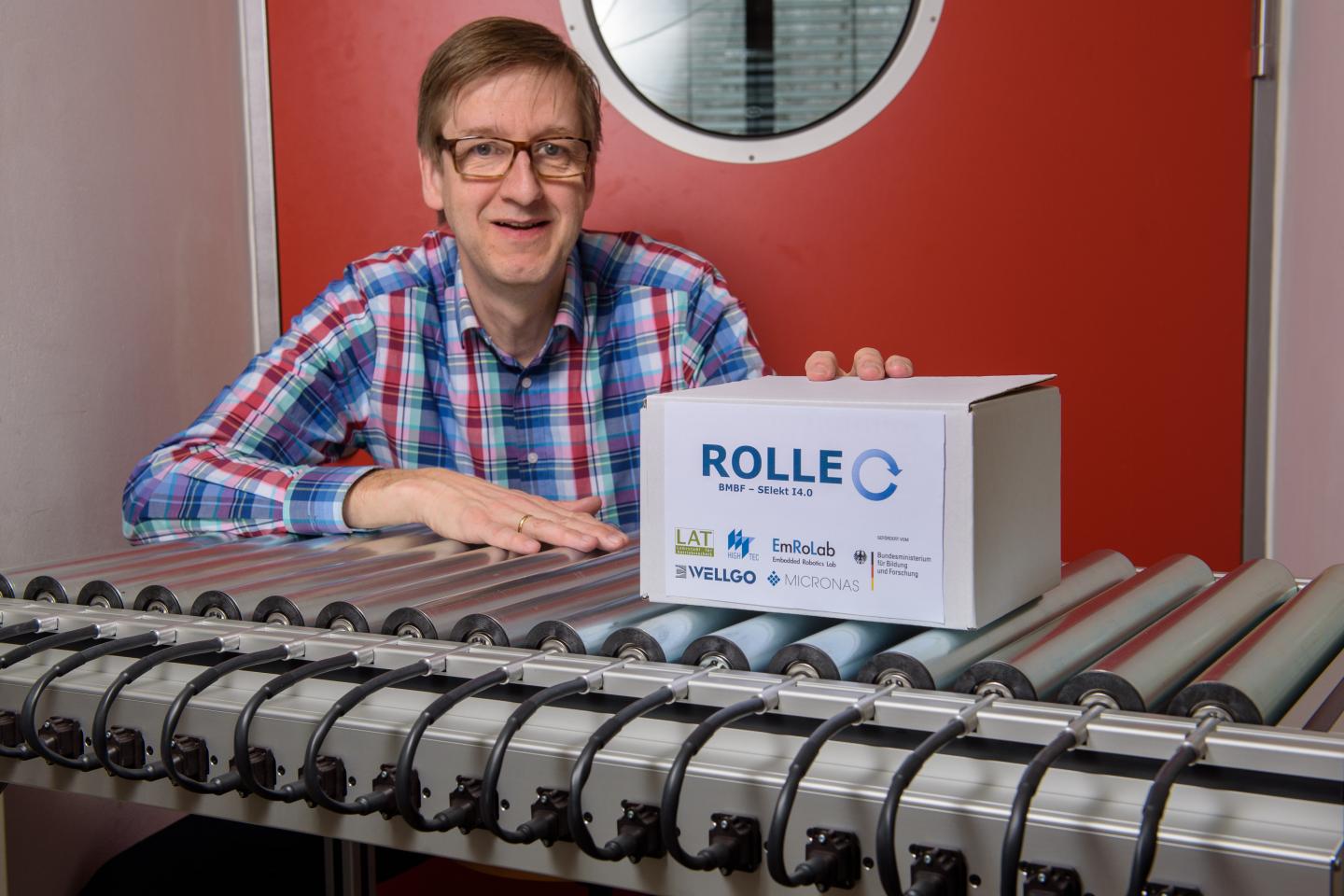 Hannover Messe: Forwards, Backwards, Faster, Slower... Smart Conveyor Rollers Help Optimize Parcel L