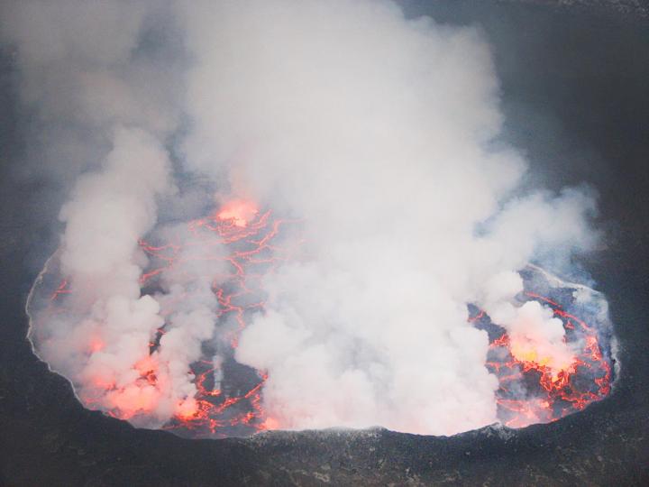 Volcanic SO2 Emissions Lava Lake