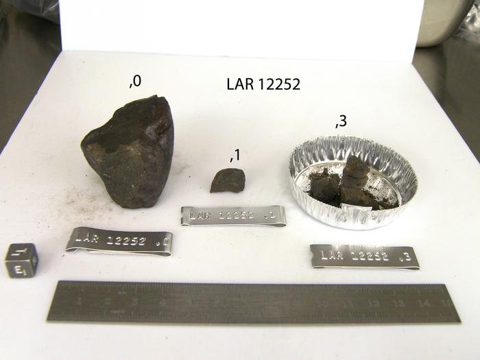 Lab photo of sample LAR 12252.