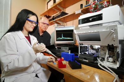 Nicholas Hud, Ragan Buckley, Georgia Institute of Technology Research News (2 of 2)