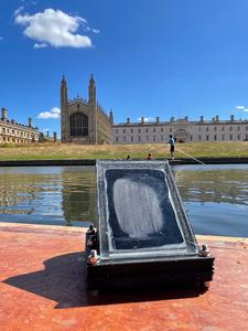 Solar-powered device produces clean water and clean fuel at the same time