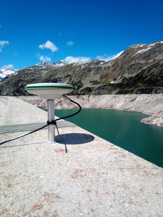 A measuring antenna on the Kölnbrein Dam.