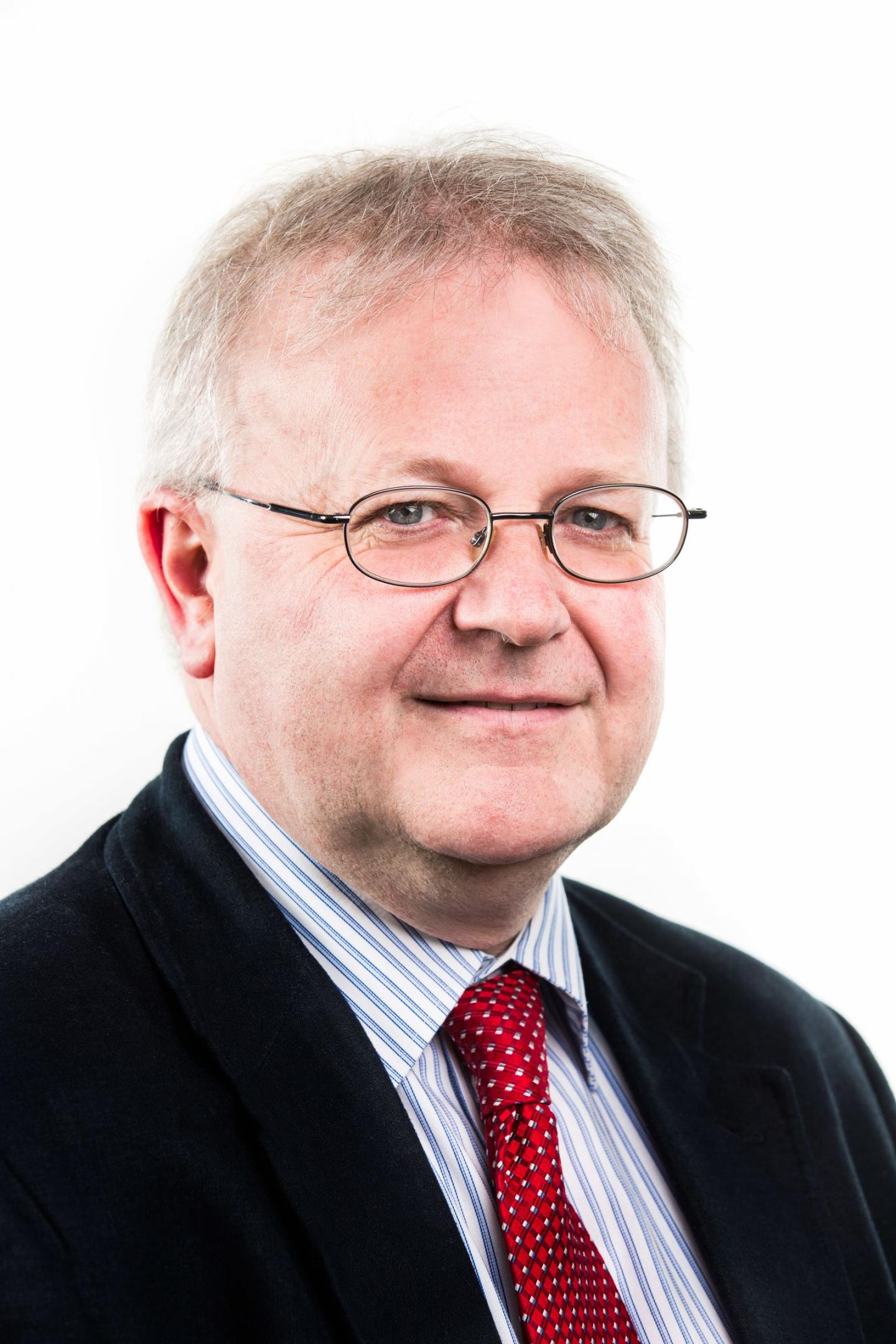 Stuart Elborn, Queen's University Belfast