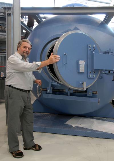 Guenter Ahlers, University of California - Santa Barbara