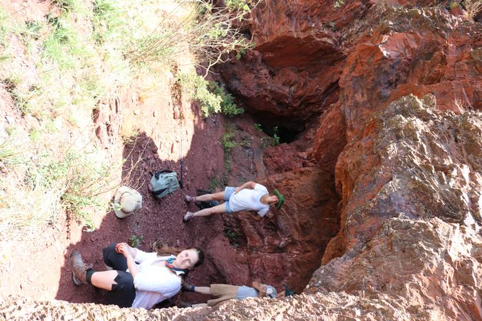 Collecting ochre pigment materials