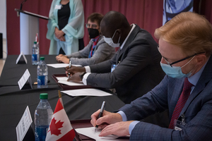 First-in-Canada MOU between University of Ottawa and College of Family Physicians of Canada to advance global training and research