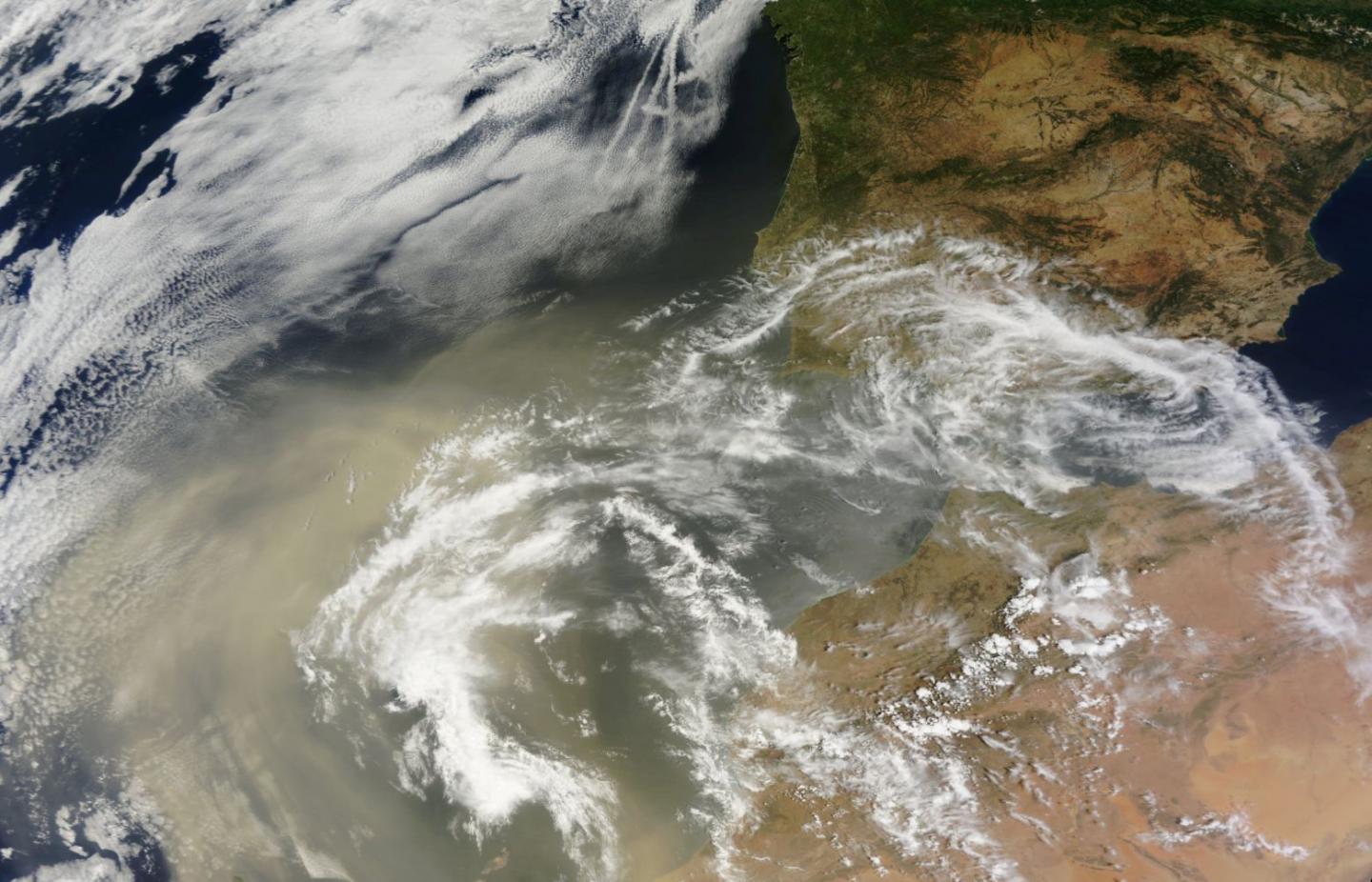 Dust from the Sahara Desert Cools the Iberian Peninsula