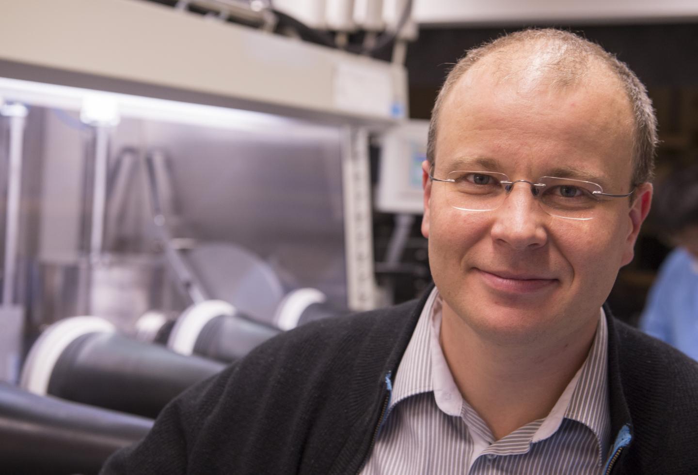 Dmitri Talapin and Associates Successfully Develop Semiconductor Solder