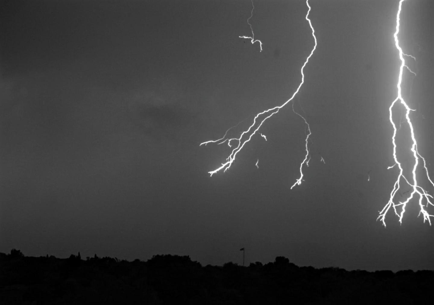 Lightning Flash Captured in Ultra Slow Motion