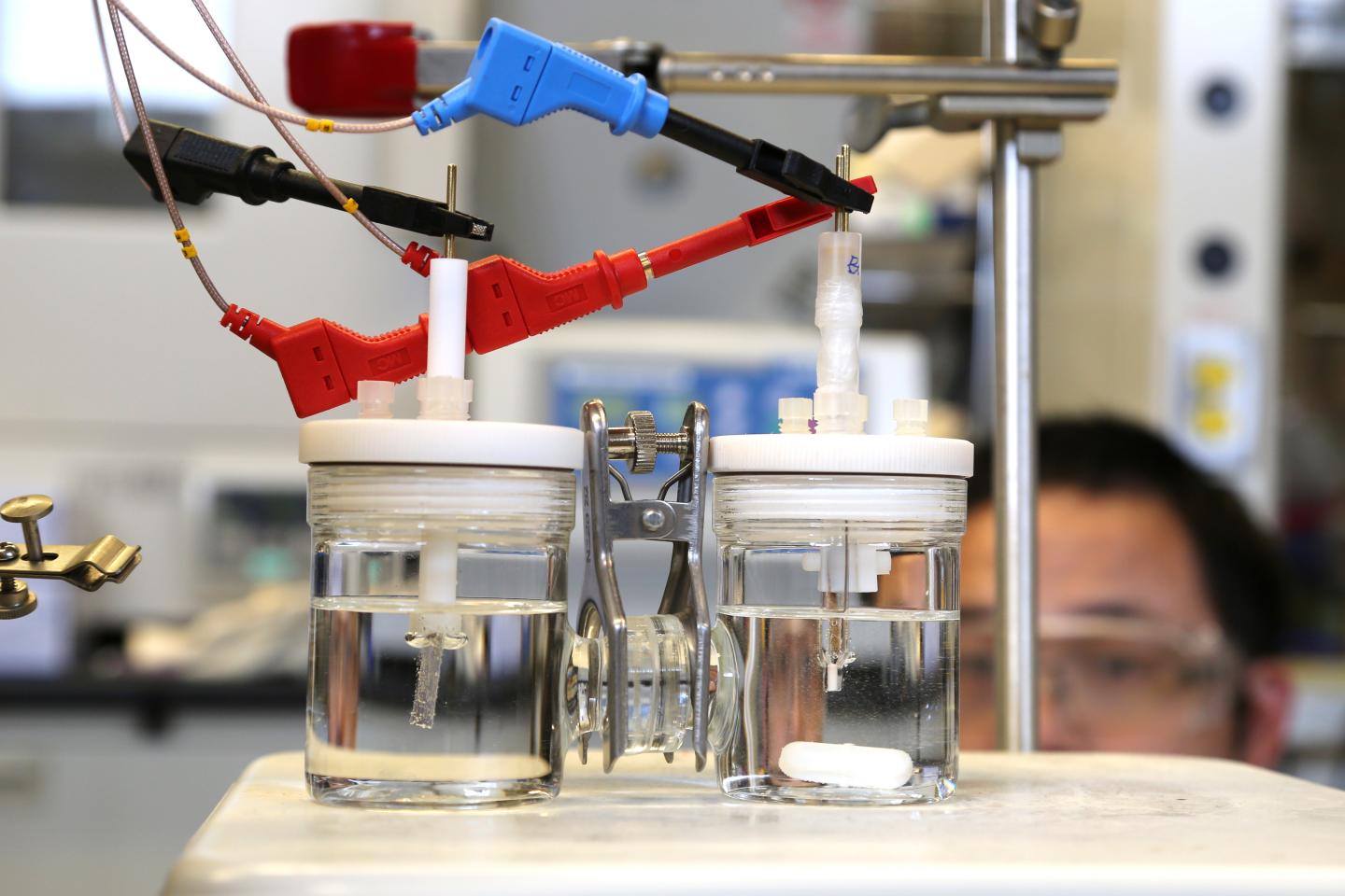 Electrolyzing Device