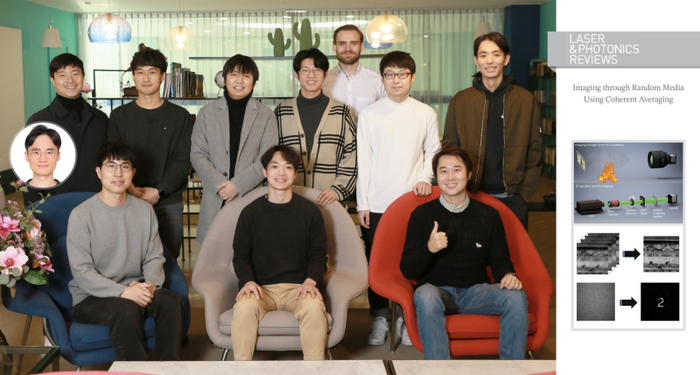 Professor Jung-Hoon Park (center) and his research team