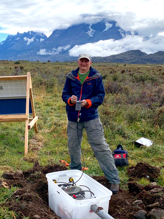 Wiens installs a seismic monitoring device