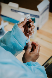 In early COVID-19 vaccine roll-out, health facilities in US metropolitan areas with a high proportion of Black citizens were less likely to administer immunizations – indicating a possible vaccine access barrier