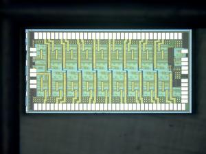 Microactuator with flying batteries - 2