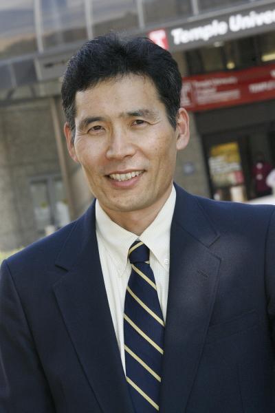 Yoshi Iwasaki, Temple University