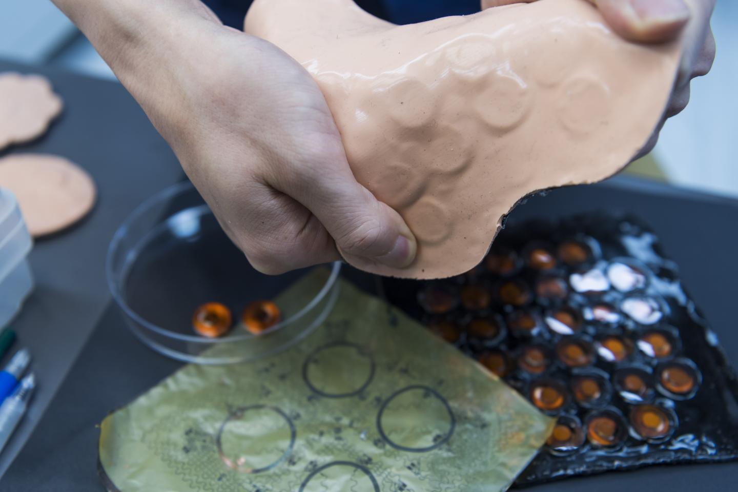 The Structure of the Skin VR Device