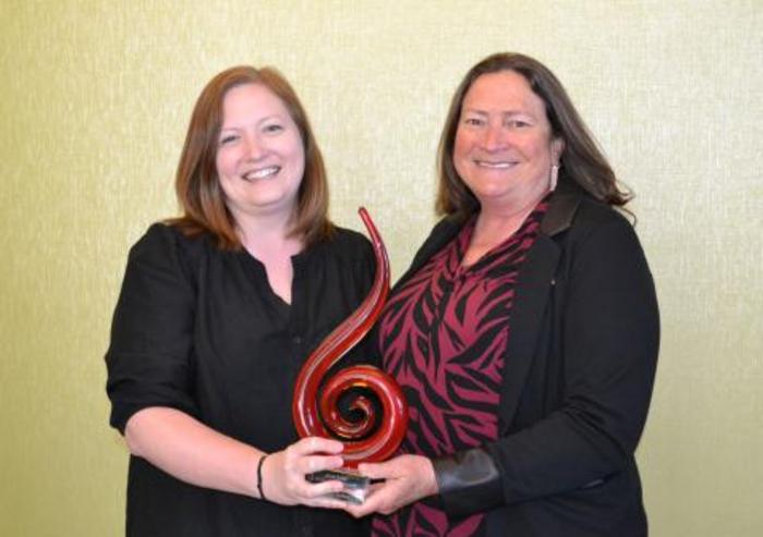 Erin Belval accepting Early Career Scientist Award from Kelly Martin, president of the International Association of Wildland Fire