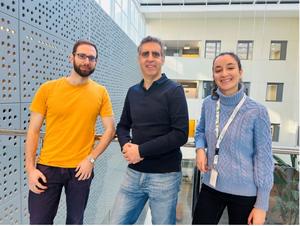 The main authors of the study, Ignacio Campillo-Marcos, Manel Esteller and Marta Casado-Pelaez, researchers at the Josep Carreras Leukaemia Research Institute.