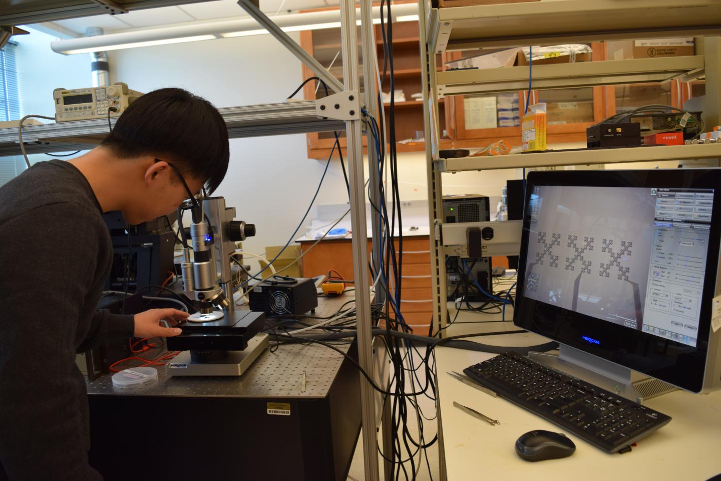 Fractal Electrode Shape on Monitor