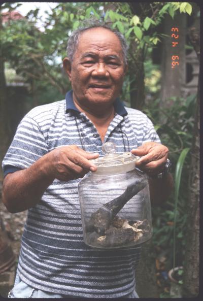 The Unlikely Discoverer of B. cebuensis Holds Fossil