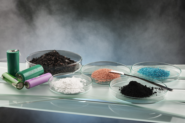 The more batteries have to be recycled, the more important will be sustainable methods to reuse the materials contained. (Photo: Amadeus Bramsiepe, KIT)