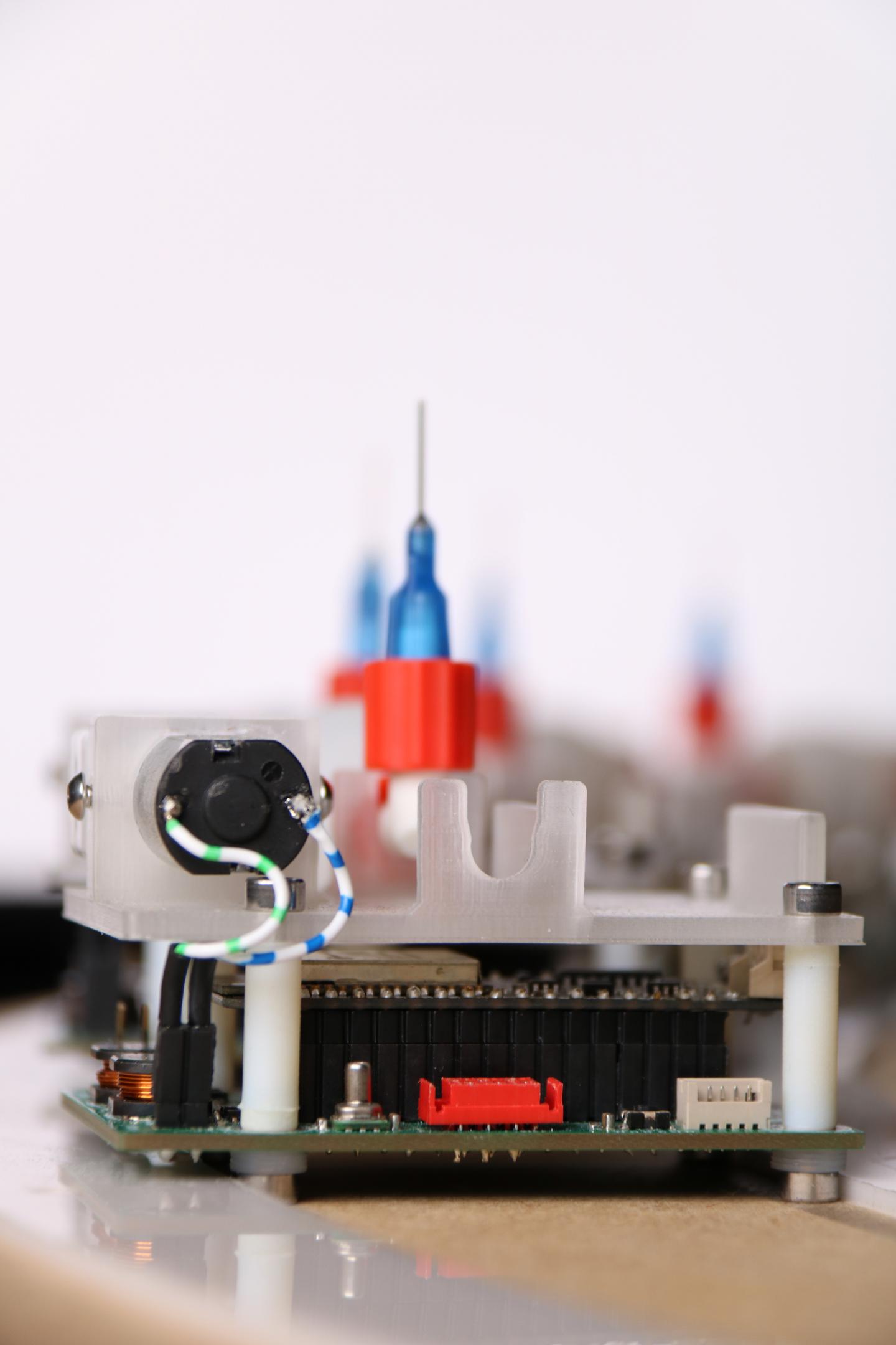 An assembly of identical robotic units