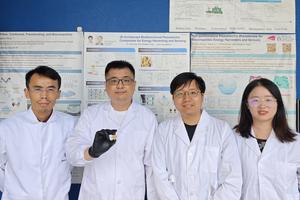 (From left) Prof. YANG Zhengbao, Associate Professor of Mechanical and Aerospace Engineering at HKUST, with his research team members Dr. HONG Ying, Dr. LIU Shiyuan, and YANG Xiaodan.