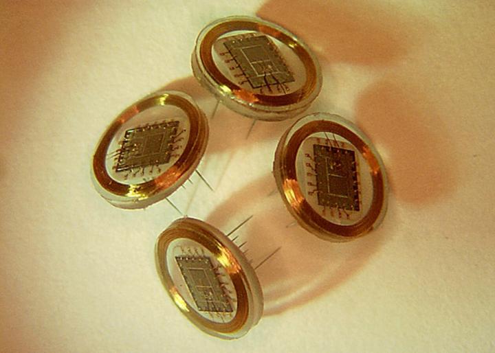 Wireless floating microelectode array