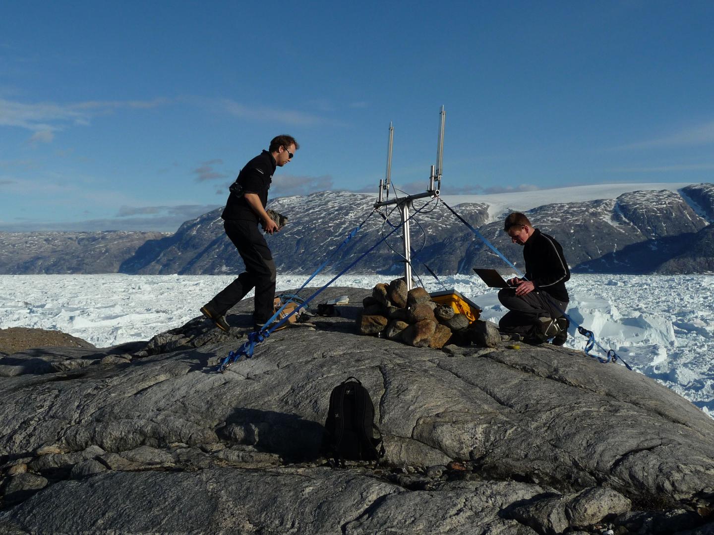 Glacial Quakes May Serve as Indicators of Glacier Disruption (2 of 5)