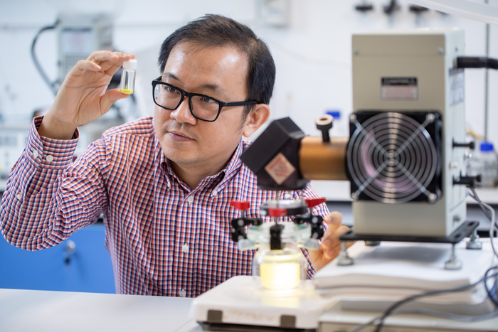 Photocatalyst with quantum confinement effect