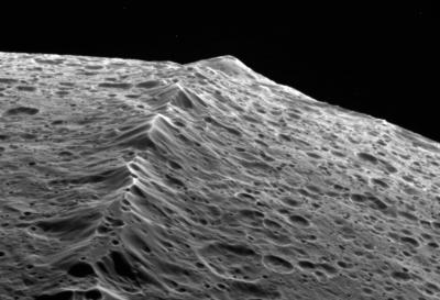 Closeup of the Equatorial Ridge on Iapetus