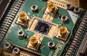 Chip with hybrid qubits