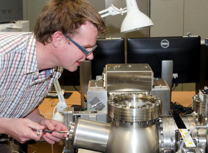 Dr. Peter Sloan using the Scanning Tunnelling Microscope