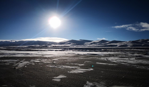 The frozen ground of the Kunlun Mountains in autumn