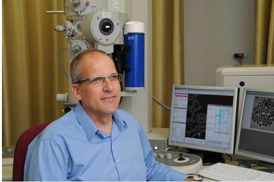 Professor Uri Banin at Hebrew University's Nano Center Lab.