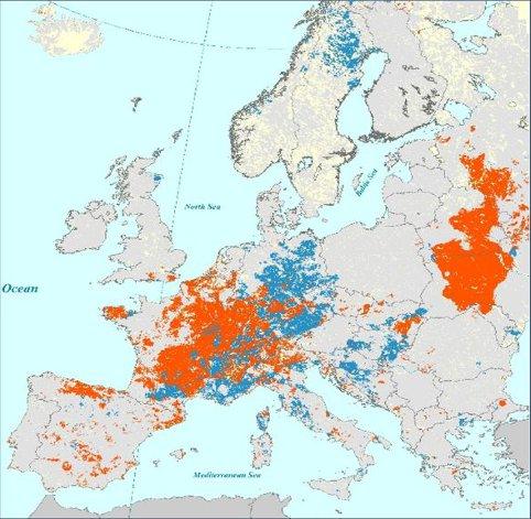 Soil Moisture Content since 1990 in July 2015 (Red) and in July 2003 (Blue)