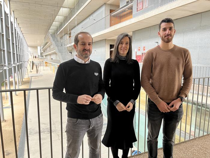 Oriol Cabanas, Marta Sales-Pardo and Roger Guimerà, who has leaded the study.