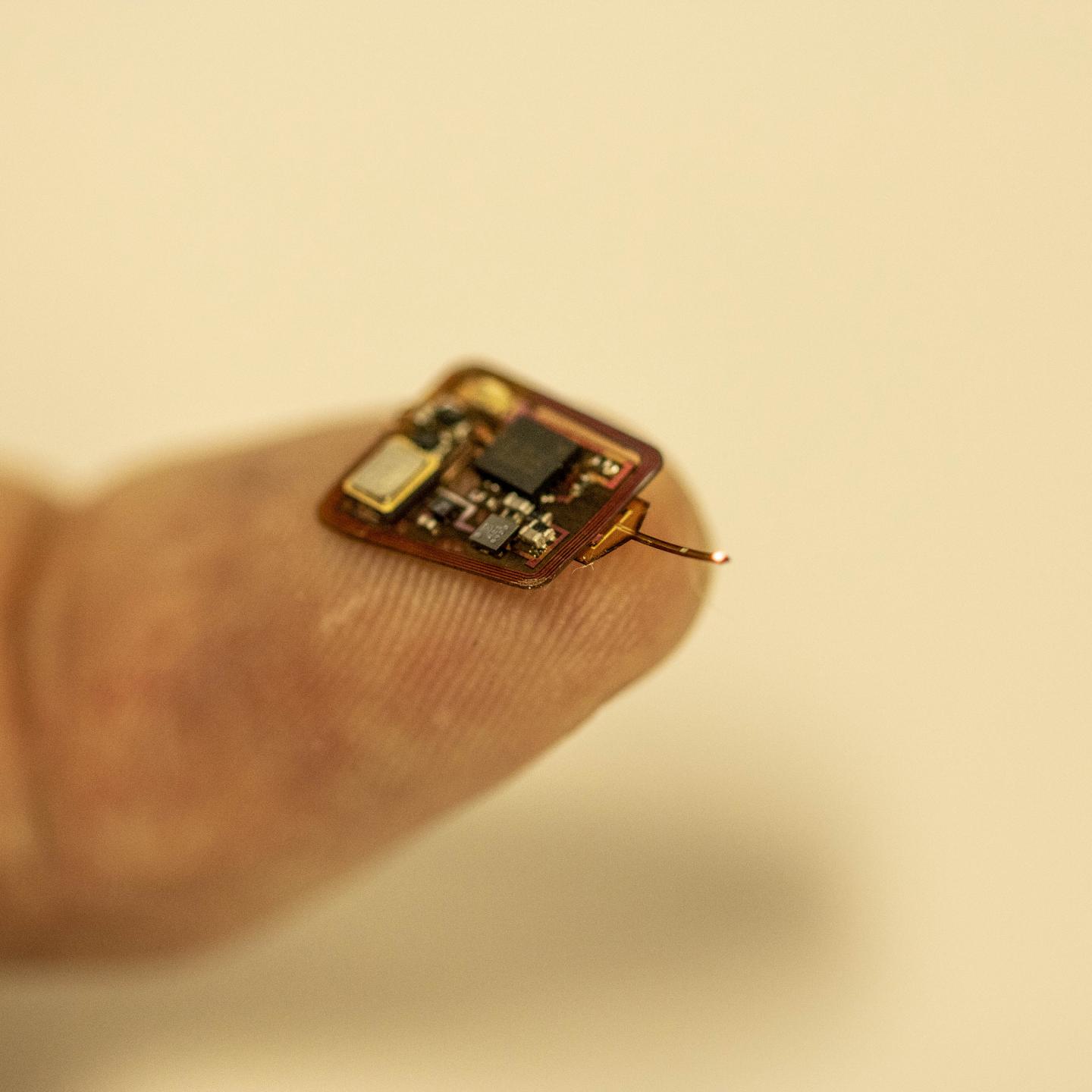 A Small, Implantable System Can Wirelessly Monitor Changes in Tissue Oxygenation (1 of 4)