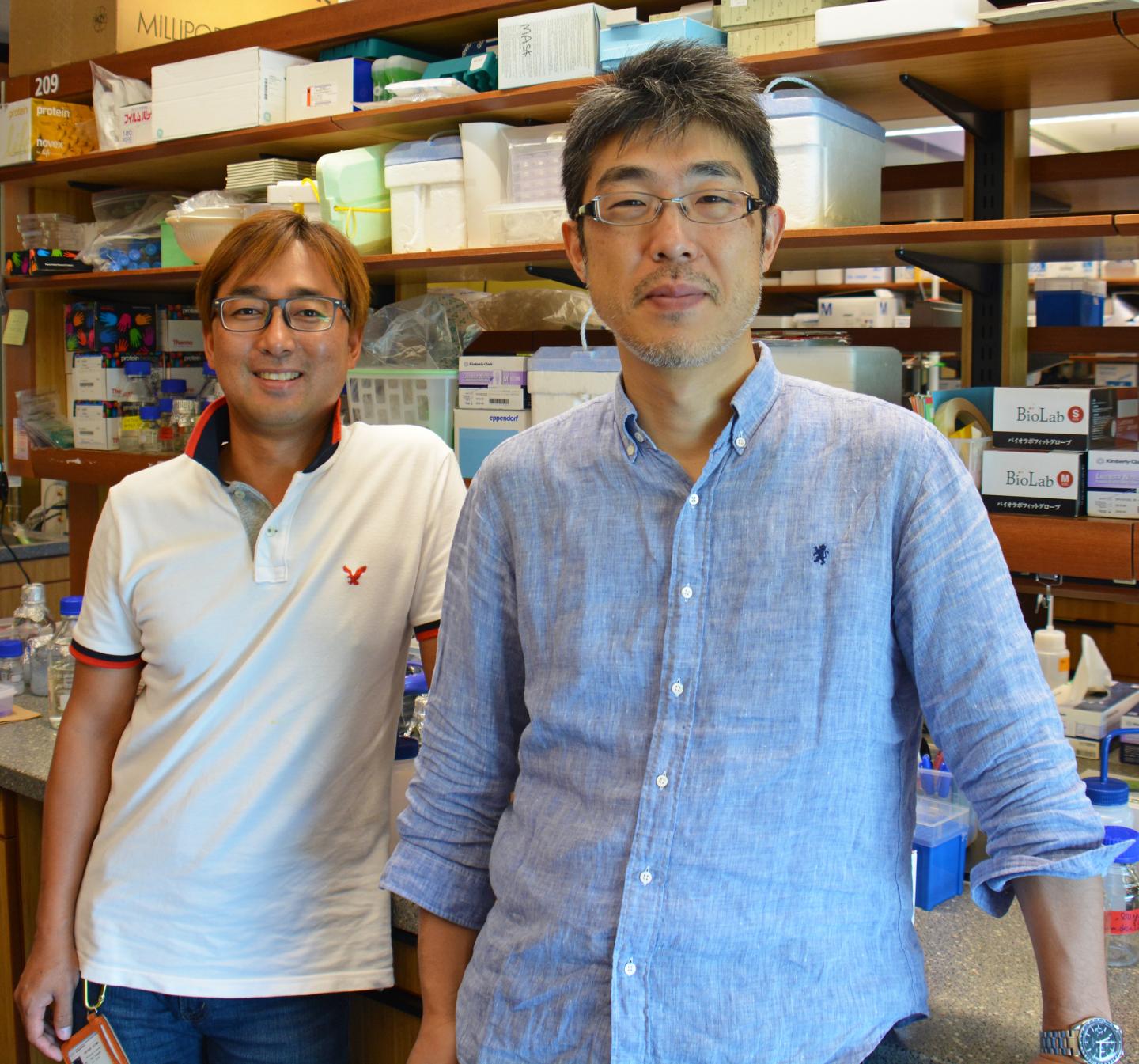 細胞膜通過輸送研究ユニットの松波秀行博士とヨン&#12507