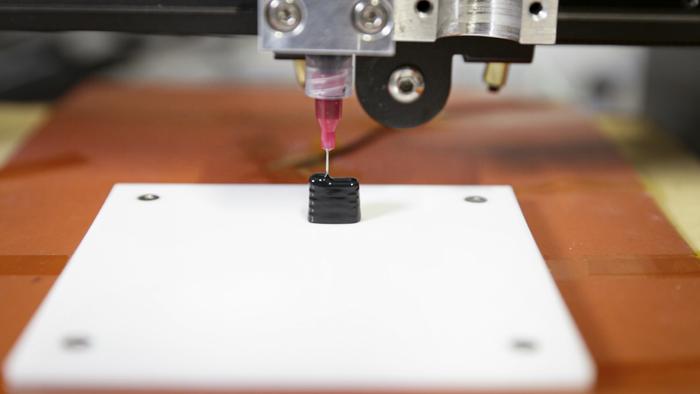 3D printing of pellets used for the measurement of thermoelectric properties.