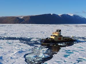 Icebreaker Oden outside Stephenson Island entering the Victoria Fjord.