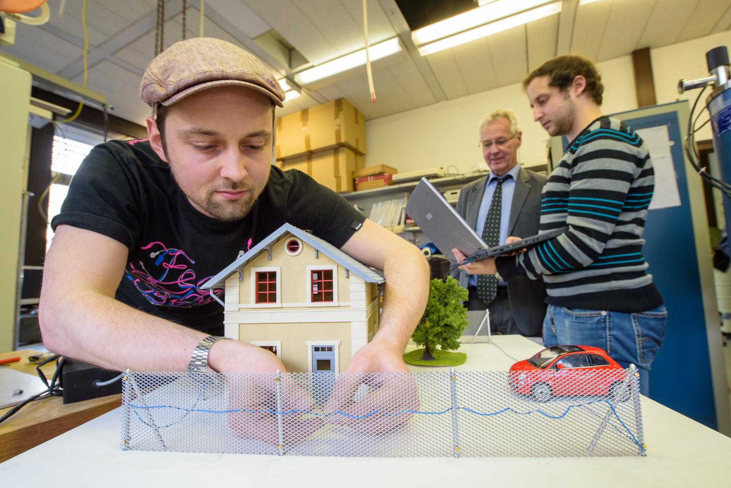 HANNOVER MESSE 2016: Sensor Cable Makes Life Difficult for Burglars